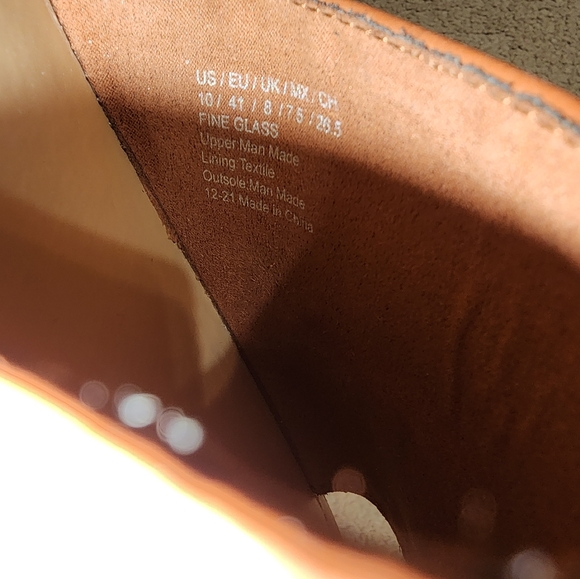 ** BRAND NEW**The Kenneth Cole Reaction Cognac - Picture 4 of 4